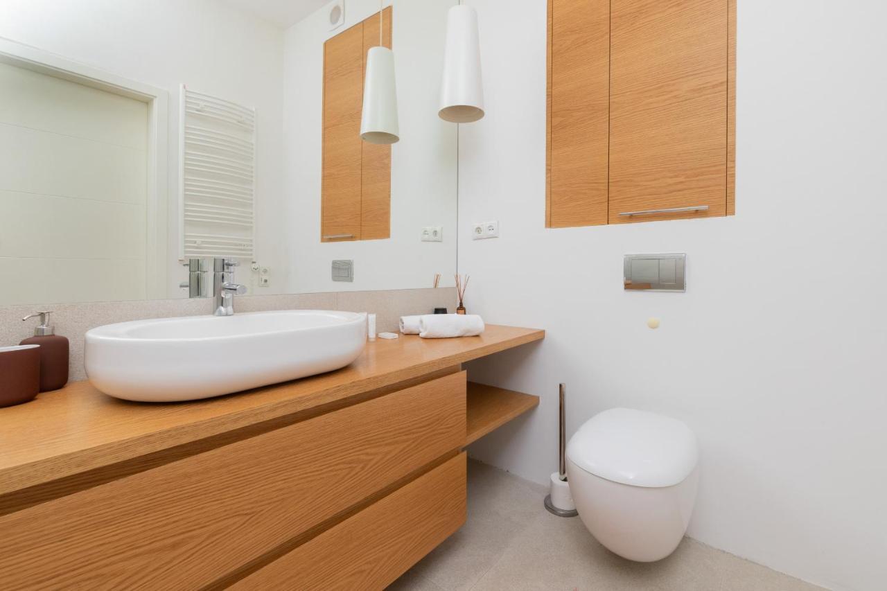 Neptun Park Spacious 3-bedroom By Renters Apartament *